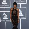 Kelly Rowland usa vestido do estilista Georges Chakras no Grammy Awards 2013, em fevereiro deste ano