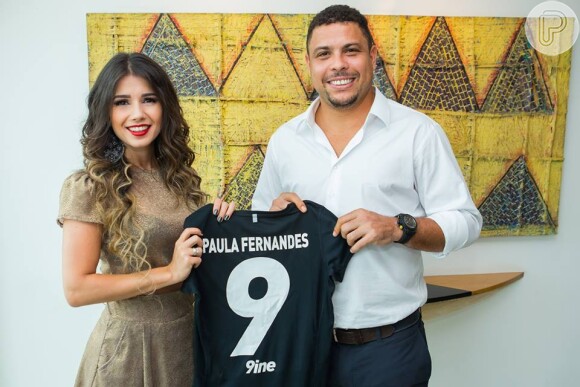 Paula Fernandes é a mais nova contratada da '9ine', agência de marketing de Ronaldo Fenômeno e Marcos Buaiz, marido de Wanessa, em 3 de dezembro de 2013 