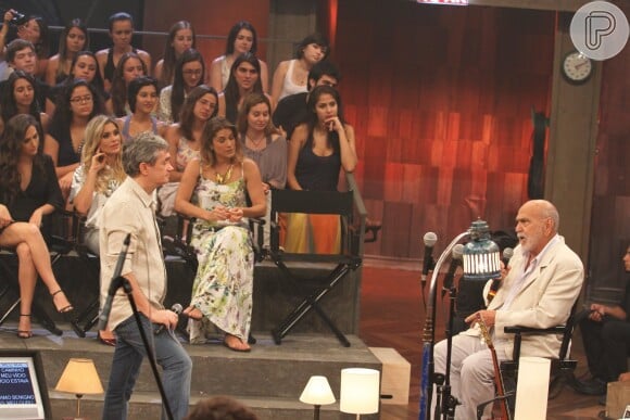 Lima Duarte contou em gravação do programa 'Altas Horas' como encarou Sinhozinho Malta, primeiro vilão da TV brasileira