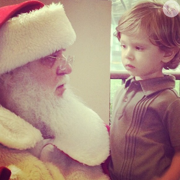 Adriane Galisteu posta foto do filho, Vittorio, de 2 anos, com o Papai Noel