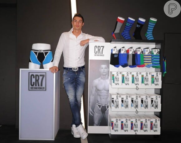 Cristiano Ronaldo está sorteando kits das cuecas no site da sua marca, em 11 de dezembro de 2013