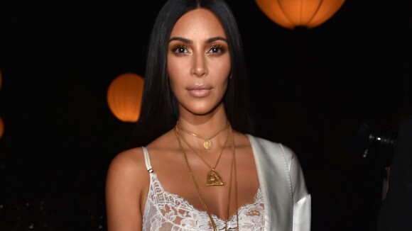Kim Kardashian é atacada por homens armados e tem US$ 11 milhões roubados