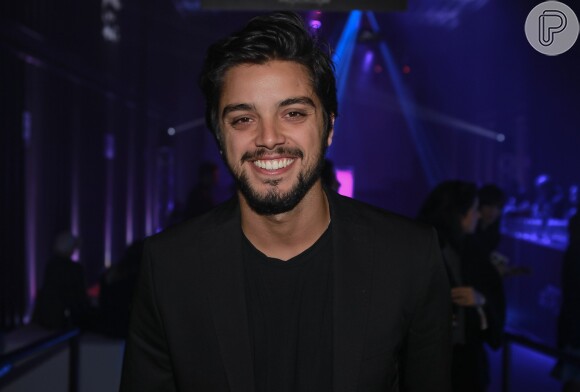 O ator Rodrigo Simas recebe R$ 25 mil de cachê para participar de eventos