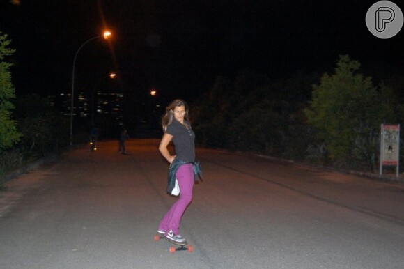 Paula Morais pratica vários esportes e anda de skate