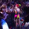 Jessie J chegou bem perto da plateia quando cantava 'Domino', no Rock in Rio 2013