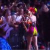 Jessie J ficou bem perto de um fã e quase o beijou durante o show