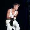 No show que realizou em São Paulo, Justin Bieber deixou o palco antes de terminar sua apresentação, após ser atingido por uma garrafa de plástico