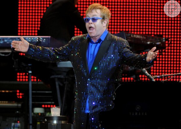 Elton John fez show em São Paulo, em 27 de fevereiro de 2013, e famosos marcaram presença no evento