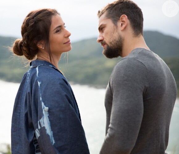 Cesar (Rafael Cardoso) se aproximou de Alice (Giovanna Antonelli) de olho na empresa de Tanaka (Luis Melo), na novela 'Sol Nascente'