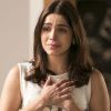 Shirlei (Sabrina Petraglia) tenta segurar as lágrimas ao ser presa injustamente, na novela 'Haja Coração'