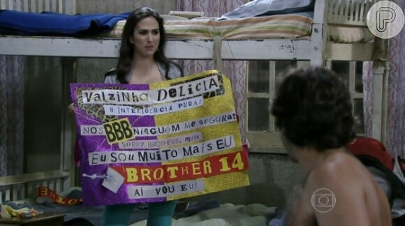 No Rio de Janeiro junto com Murilo (Emilio Orciollo Netto) e Jefferson (Celso Bernini), Valdirene (Tatá Werneck) prepara cartazes para chamar atenção e, finalmente, entrar na casa mais vigiada do Brasil