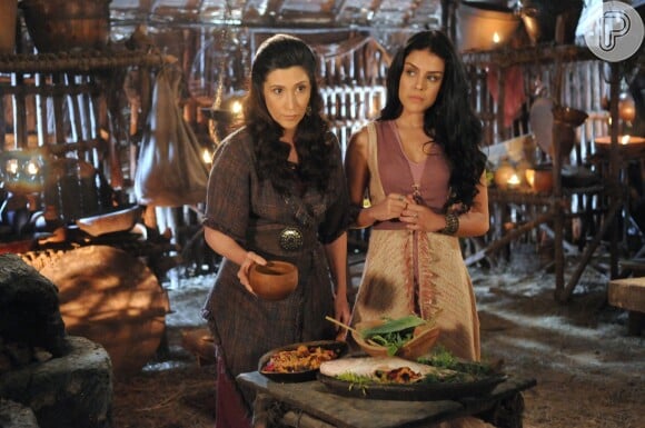 Léia (Beth Goulart) e Samara (Paloma Bernardi) são chantageadas por Adara (Yaçanã Martins), presa após revelar ser uma cananeia, na novela 'A Terra Prometida'