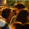 Fabiula Nascimento e Marco Pigossi mostram clima de intimidade e trocam carinhos durante encontro no Rio