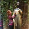 Marina Ruy Barbosa visitou a estátua de Julieta em Verona, na Itália