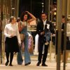 Bruna Marquezine vai às compras com look grifado em shopping no Rio de Janeiro nesta sexta-feira, dia 07 de outubro de 2016
