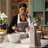 Aline (Vanessa Giácomo) se recusa a revelar seu 'ingrediente especial' com a desculpa de ser segredo de cozinheira, em 'Amor à Vida'