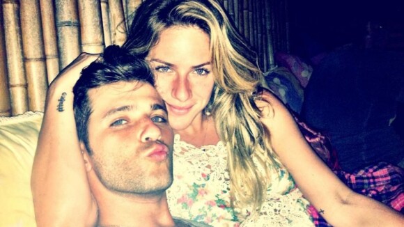 Bruno Gagliasso publica foto romântica com Giovanna Ewbank: 'Morando em Noronha'