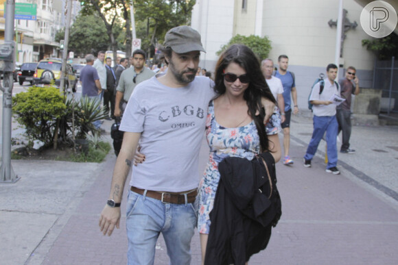 Alinne Moraes e o namorado, Mauro Lima, não falaram publicamente sobre a esperar do primeiro filho do casal