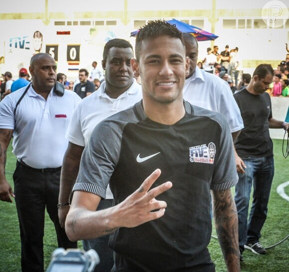 Em sua recente passagem pelo Brasil, Neymar jogou em Natal, no Rio Grande do Norte, mas deu um pulinho em São Paulo, onde encontrou a atriz