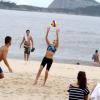 Fernanda Lima e Rodrigo Hilbert aproveitaram o domingo, dia 15 de dezembro, para jogar vôlei de praia no Leblon