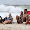 No domingo, 15 de dezembro de 2013, Rodrigo Hilbert teve a companhia da mulher, Fernanda Lima, e dos gêmeos João e Francisco, de 5 anos, no passeio da praia