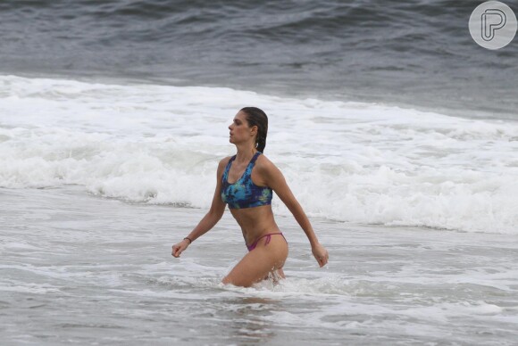 A apresentadora Fernanda Lima depois de um mergulho