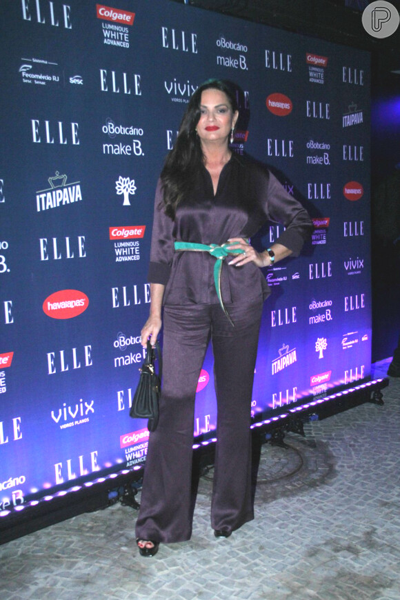 Luiza Brunet apostou em bolsa Elle e um sapato Saint Laurent no desfile do 'Elle Fashion Preview', no AquaRio, na noite desta terça-feira, 11 de outubro de 2016