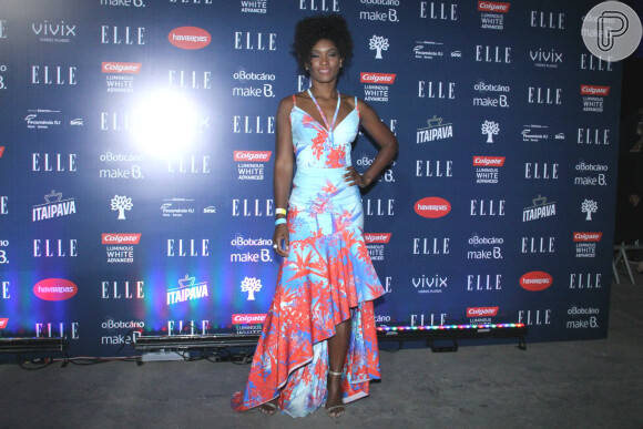 Erika Januza vestiu Maracujá Verão 2017 no desfile do 'Elle Fashion Preview', no AquaRio, na noite desta terça-feira, 11 de outubro de 2016
