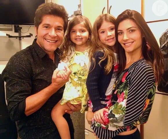 Casado com a bailarina Aline, ele é pai de duas filhas, Lara, de 6 anos, e Luiza, de 4
