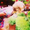 Taylor Swift comemora seu aniversário numa casa com um lindo jardim