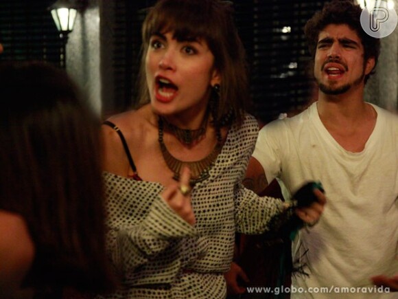 Patrícia (Maria Casadevall) e Michel (Caio Castro) brigam com Silvia (Carol Castro) e Guto (Márcio Garcia) ao descobrir que os dois também tem um caso, em 'Amor à Vida'