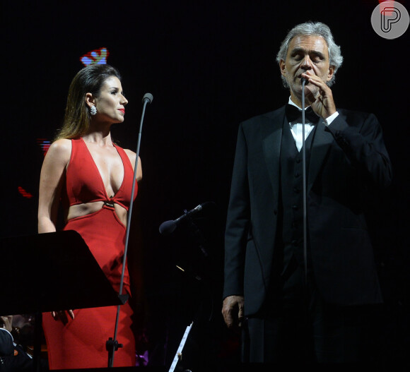 Paula Fernandes se apresentou com o tenor italiano Andrea Bocelli, no Allianz Parque, em São Paulo, na noite desta quinta-feira, 13 de outubro de 2016