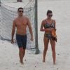 Cauã Reymond e a namorada, Mariana Goldfarb, curtiram a praia da Barra da Tijuca nesta sexta-feira, 14 de setembro de 2016