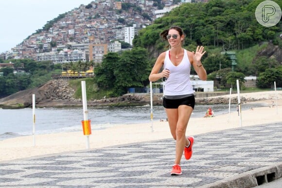 Glenda Kozlowski correu na orla da Zona Sul do Rio de Janeiro, nesta terça-feira, 17 de dezembro de 2013