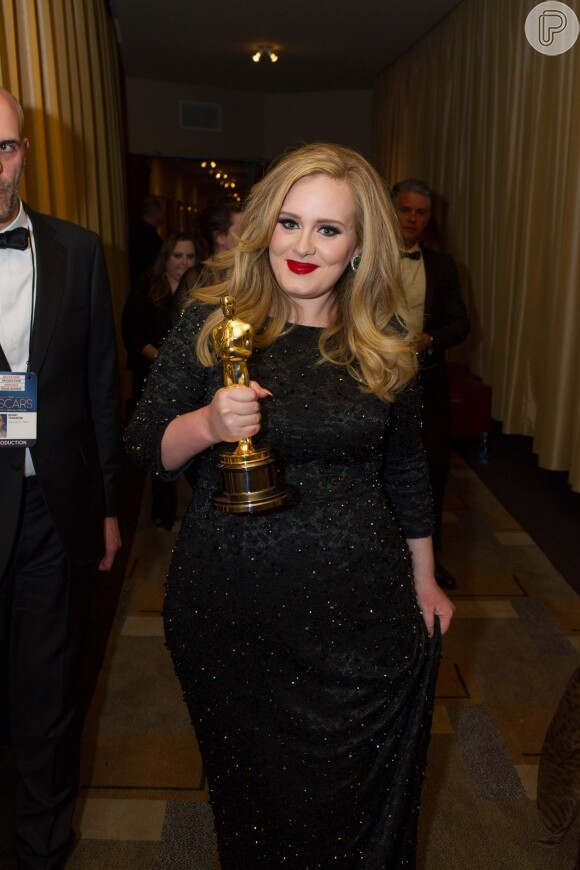 Adele ganhou o Oscar de Melhor Canção Original com a música 'Skyfall' tema do filme '0007 - Operação Skyfall'