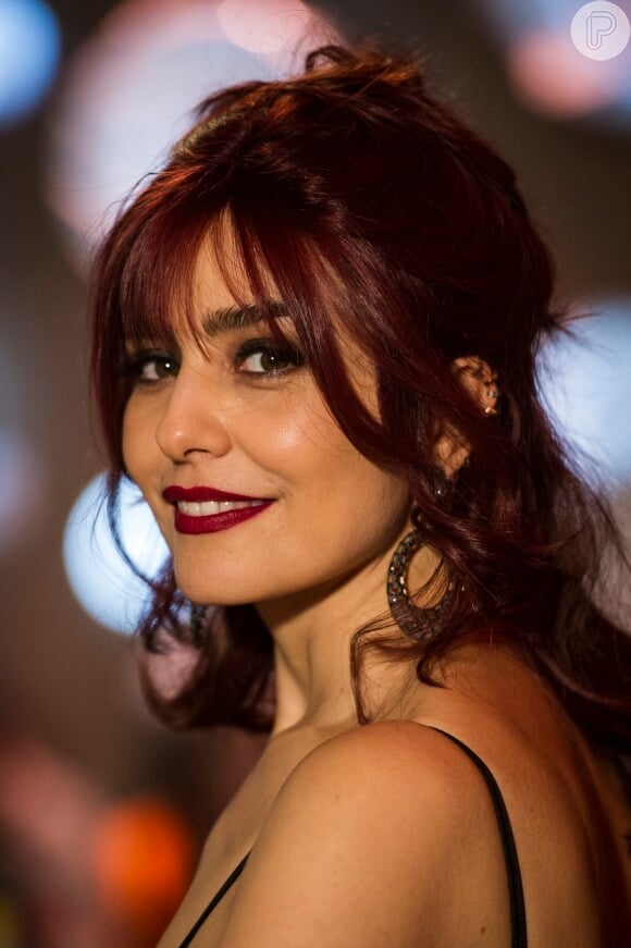 Palmira Valente (Letícia Sabatella) usa o mesmo batom que Cléo (Bia Arantes) em 'Sangue Bom' e a cor virou um hit; é or Diva, da M.A.C