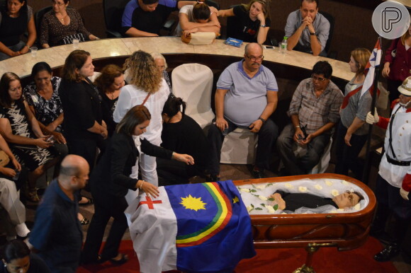 O corpo de Reginaldo Rossi foi velado na Assembleia Legislativa de Pernambuco, em Recife, nesta sexta-feira, 20 de dezembro de 2013