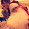 Giovanna Antonelli aproveitou a presença do Papai Noel e compartilhou uma foto ao lado do Bom Velhinho: 'Eu acredito', escreveu ela
