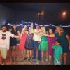 Família de Íris Stefanelli brindando na noite de Natal