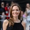 Angelina Jolie esta em primeiro lugar na lista das atrizes mais populares de 2013 pelo site 'Just Jared', em 26 de dezembro de 2013