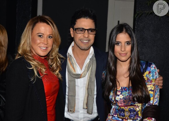 Em foto recente, Zezé aparece ao lado da mulher Zilu e da filha Camila