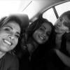 Totia Meirelles posa ao lado das atrizes Nanda Costa e Carolina Dieckmann nos bastidores de gravações da novela 'Salve Jorge'; Totia postou imagem em seu Instagram em 5 de janeiro de 2012