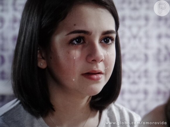 Paulinha (Klara Castanho) se sente rejeitada pelo filho e pergunta a Félix (Mateus Solano) o motivo de ele não gostar dela, em 'Amor à Vida', em janeiro de 2014