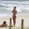Sophie Charlotte e Thaila Ayala curtem praia carioca