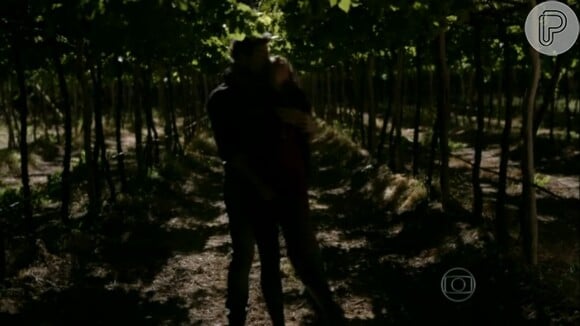 Leandro e Isabel protagonizam cenas quentes na vinícola de Jaime