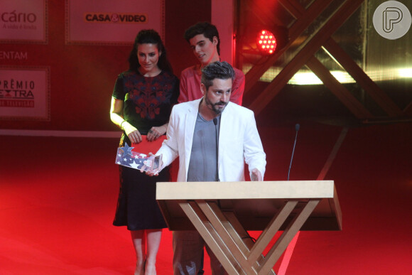 Alexandre Nero ganhou prêmio de melhor ator coadjuvante no Prêmio Extra de Televisão de 2013 pelo seu personagem em 'Salve Jorge'