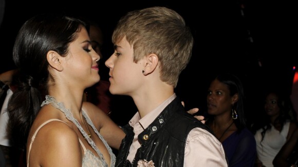 Justin Bieber e Selena Gomez passam fim de semana no trailer de Chris Brown