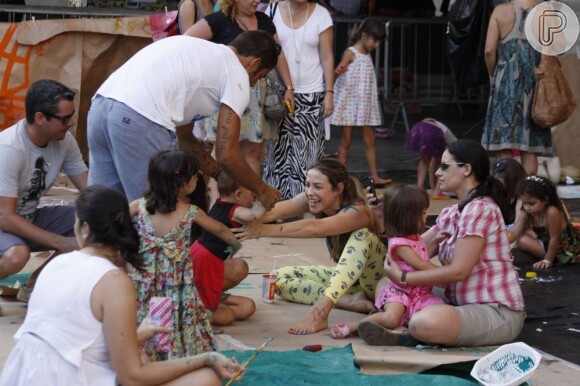 Luana Piovani e seu marido, Pedro Scooby, se divertem com o filho, Dom, em tarde de recreação no MAM, em 6 de janeiro de 2013
