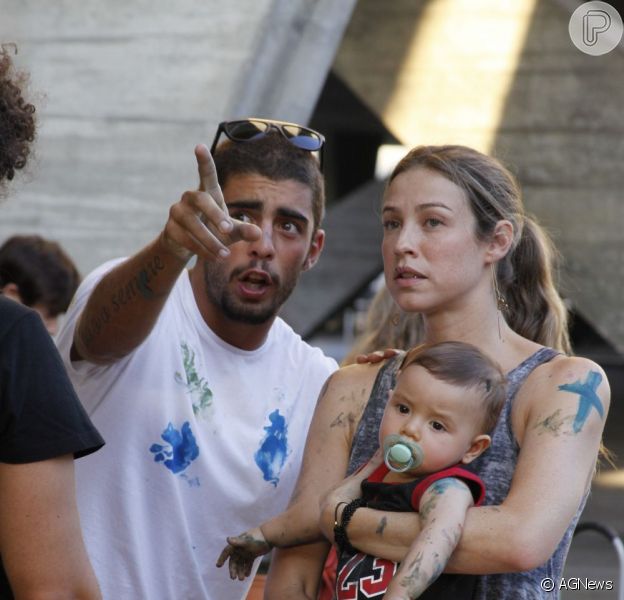 Luana Piovani e Pedro Scooby se divertem com Dom em tarde de recreação