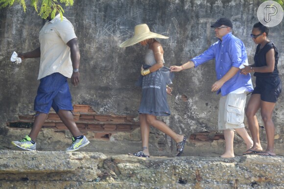 A primeira sessão de fotos de Rihanna foi realizada em Ilha Grande